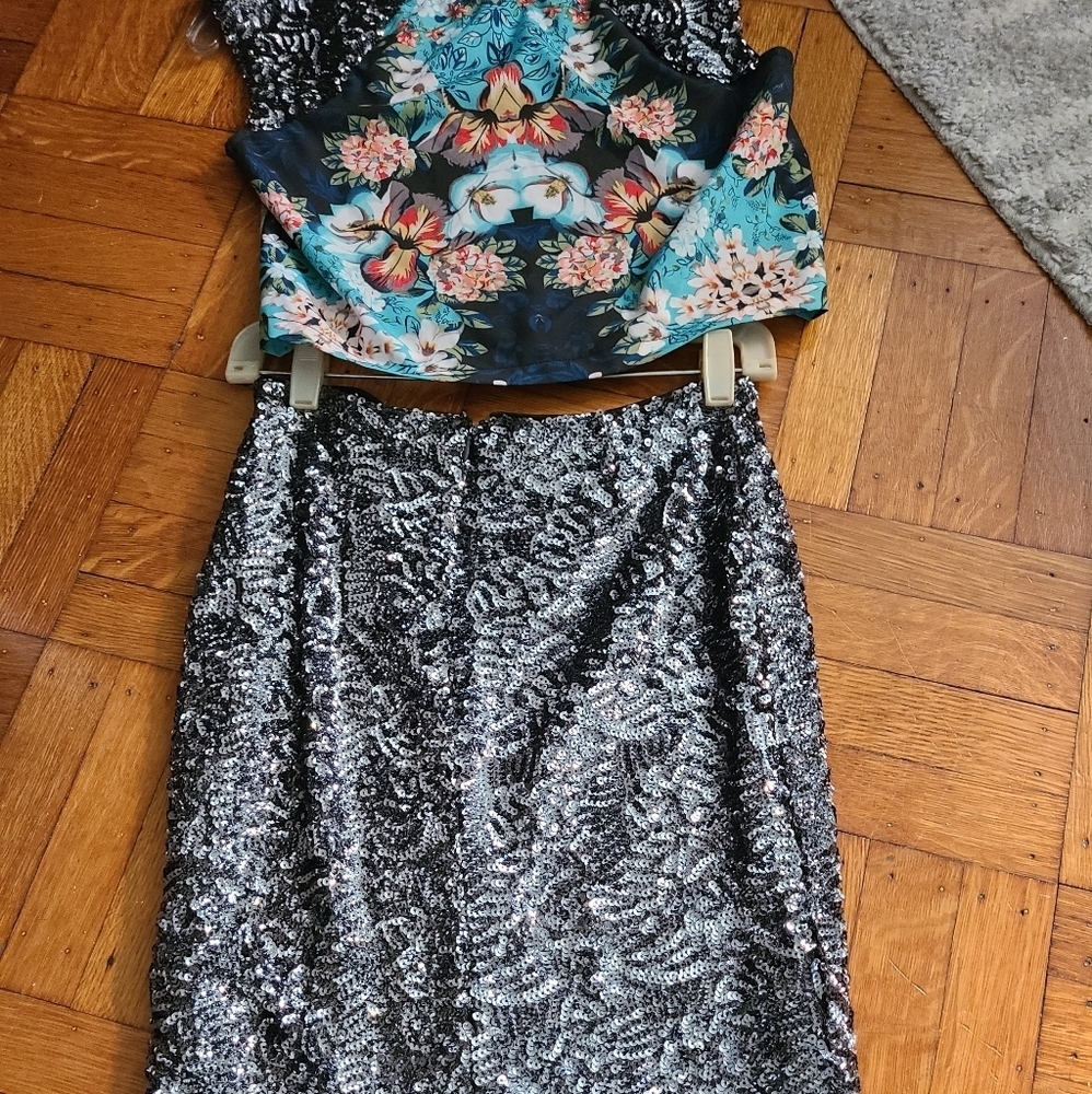 2Pc Skirt and Top Set Sequins Bling hp๐ฅ๐ฅ - Picture 2 of 6